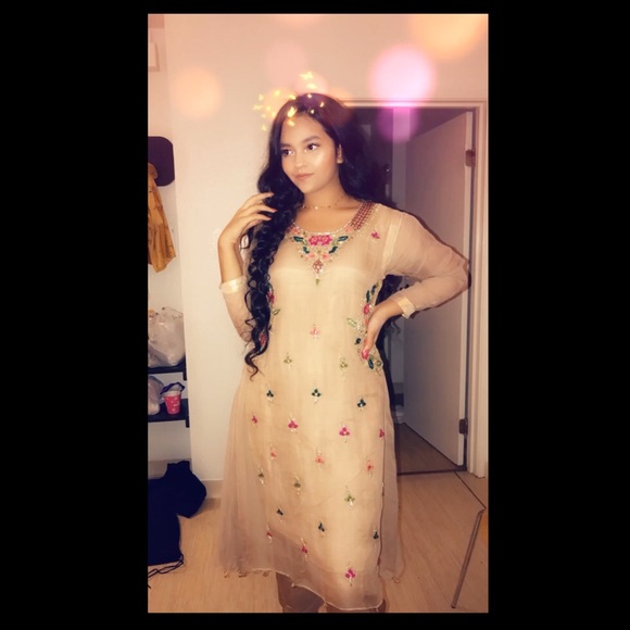 Meet your Posher, Ariha - Picture 1 of 1